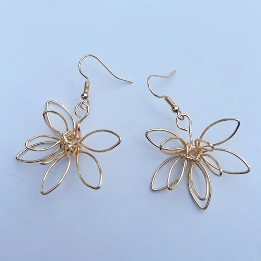 Gold flower drop earrings A12 - Picture 2 of 3